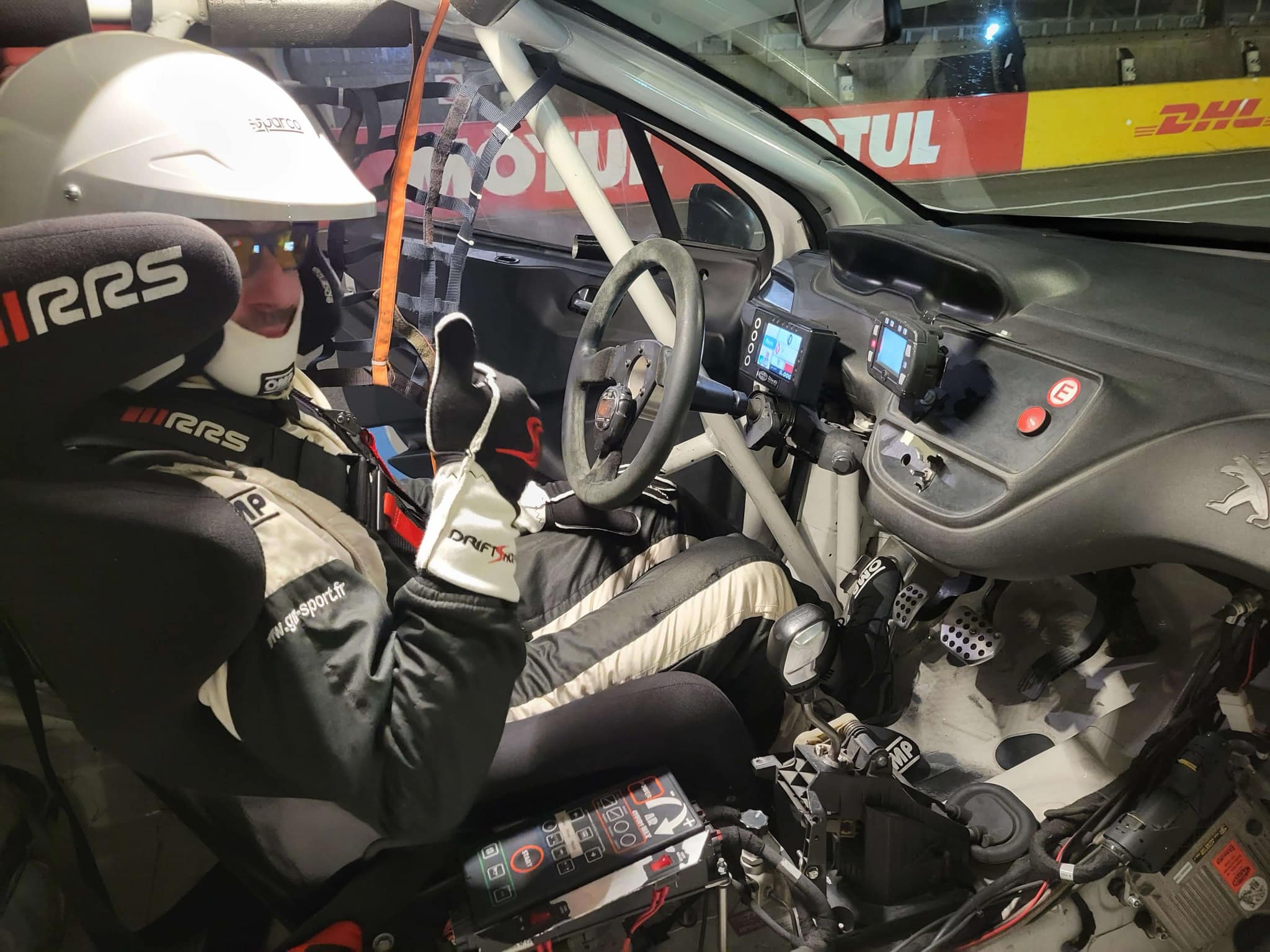 Pilote de DH Sport lors d'une location de 208 Racing Cup lors d'une course au mans
