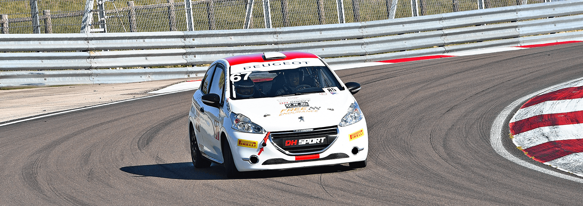 Location d'une 208 Racing Cup de DH Sport lors d'un trackday sur le circuit de Dijon-Prenois