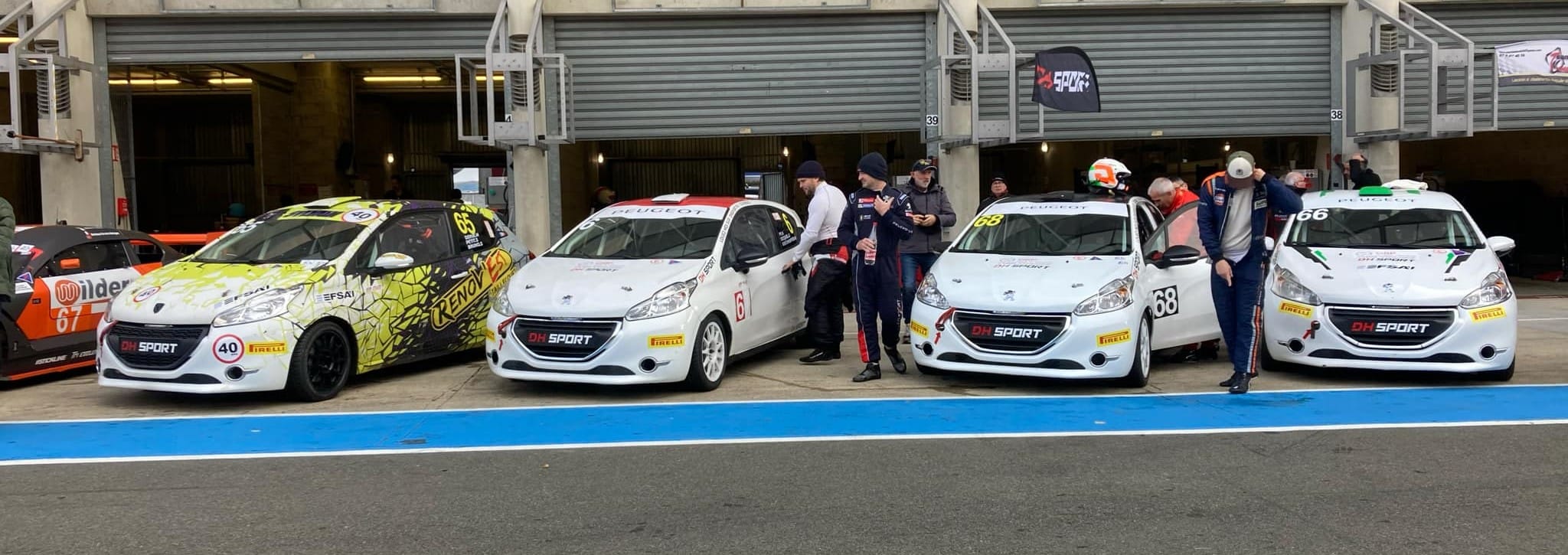 Écurie DH Sport en course lors d'une épreuve du TTE en 208 Racing Cup sur le circuit du mans