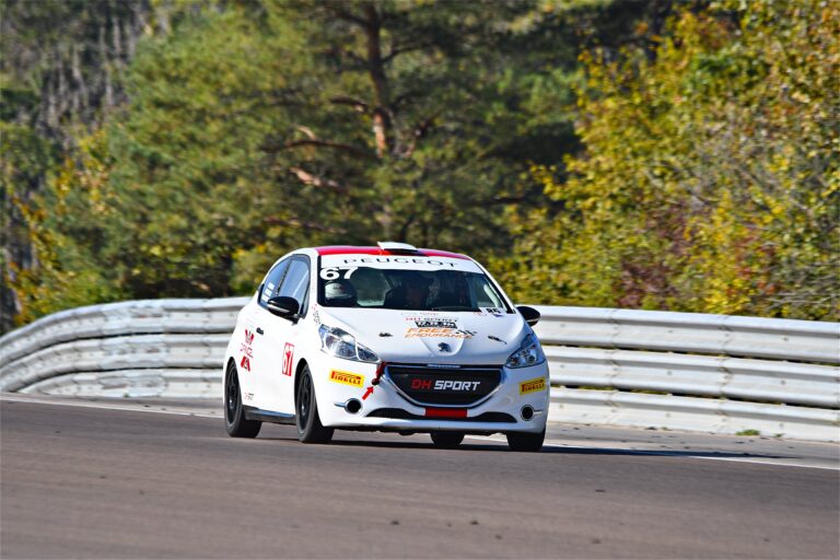 208 Racing cup sur le circuit de nogaro lors du TTE