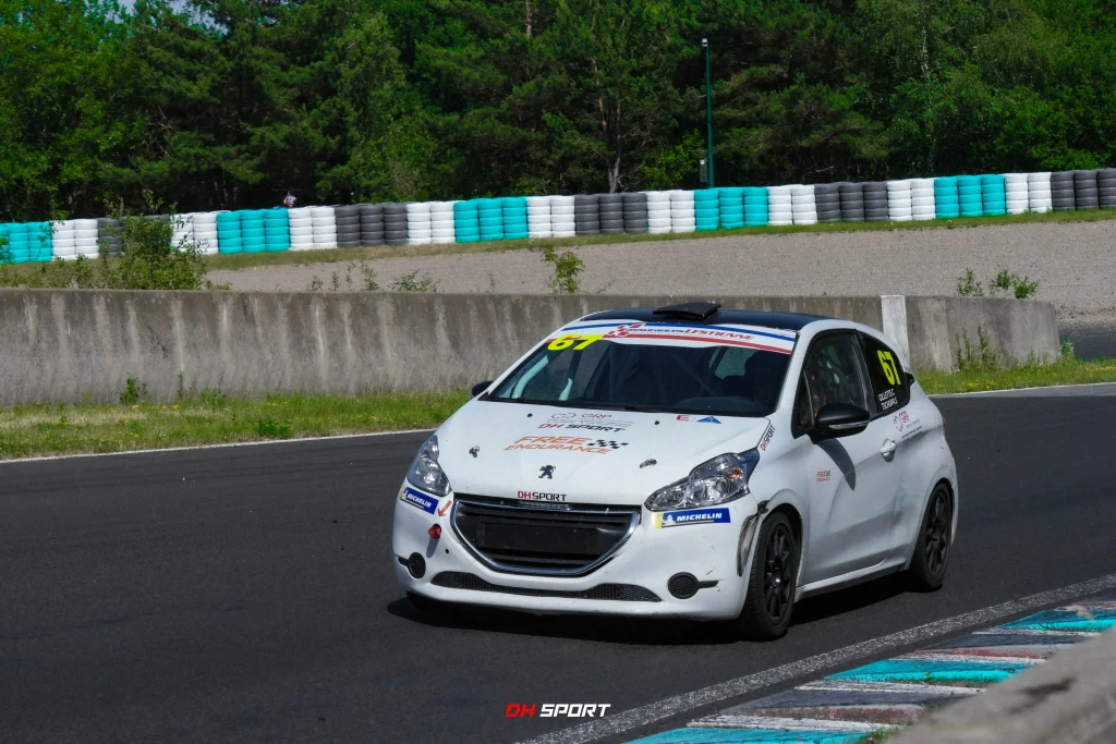 208 Racing Cup de DH Sport sur le circuit de Charade