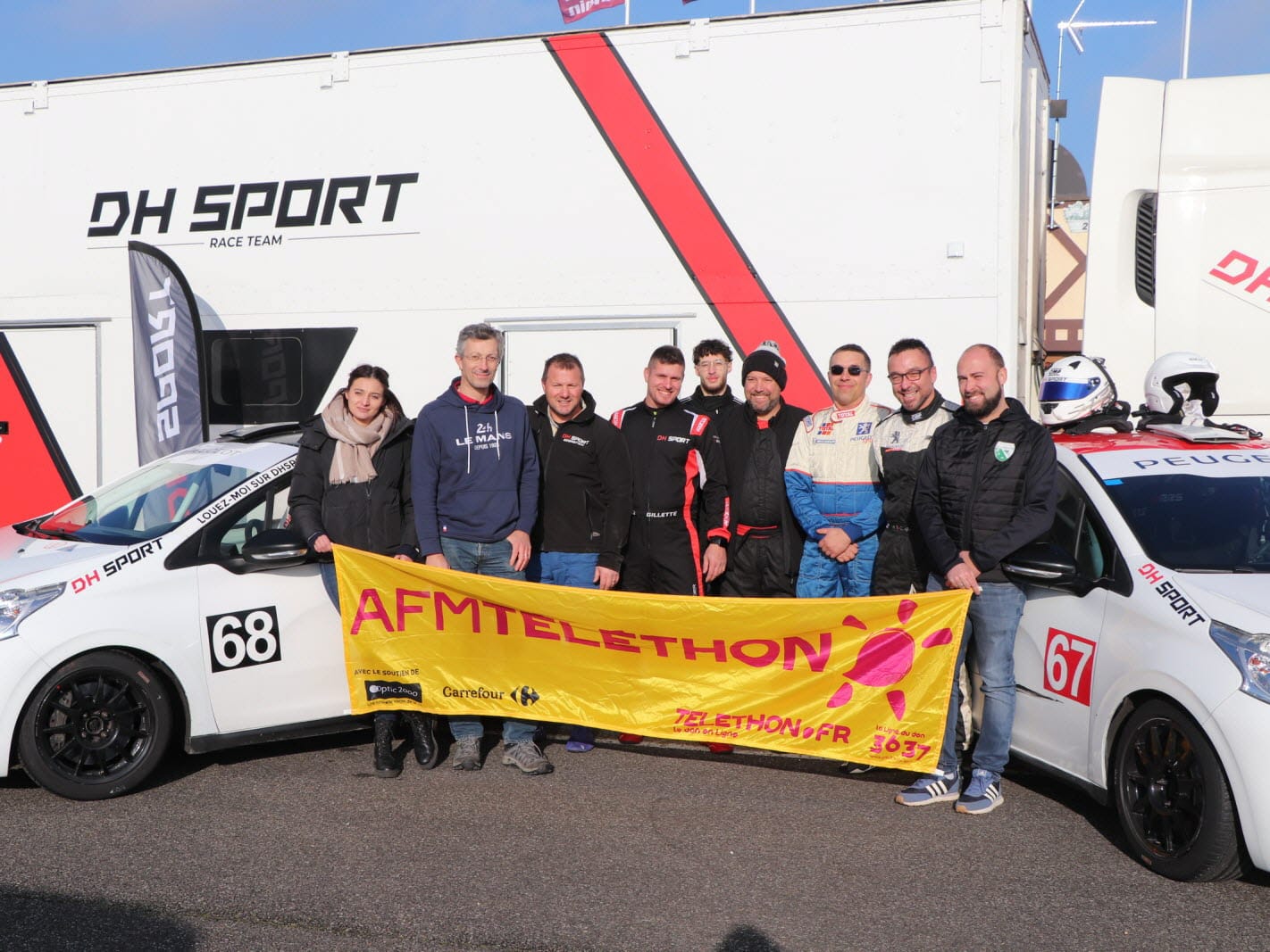 L'équipe de DH Sport présente au Téléthon, sur le circuit de l'anneau du rhin, pour des baptêmes en 208 Racing Cup